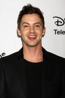 los angeles, 10 de janeiro - erik stocklin participa da festa abc tca winter 2013 no langham huntington hotel em 10 de janeiro de 2013 em pasadena, ca foto