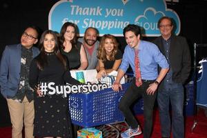 los angeles, 17 de novembro - nico santos, america ferrera, lauren ash, colton dunn, nichole bloom, ben feldman, mark mckinney na press junket da nbc s telenovela and superstore at the universal studios em 17 de novembro de 2015 em los angeles, ca foto