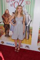 los angeles, 15 de setembro - sierra mccormick na exibição de estreia mundial 3d do mágico de oz no tcl chinês imax theate em 15 de setembro de 2013 em los angeles, ca foto