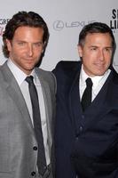 los angeles, 19 de novembro - bradley cooper, david o russell chega ao cartilha prateado la premiere na academia de artes e ciências cinematográficas em 19 de novembro de 2012 em beverly hills, ca foto