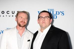 los angeles, 21 de agosto - simon pegg, nick frost na estréia do fim do mundo nos teatros arclight hollywood em 21 de agosto de 2013 em los angeles, ca foto