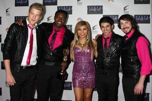 los angeles, 28 de novembro - pentatonix chega ao nbc s the sing off live finale 2011 no sony pictures studio em 28 de novembro de 2011 em culver city, ca foto