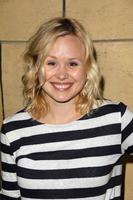 los angeles, 6 de maio - alison pill no skin trade los angeles estréia no teatro egípcio em 6 de maio de 2015 em los angeles, ca foto