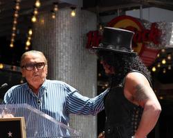 los angeles, 9 de julho - robert evans, slash na cerimônia da calçada da fama de hollywood para slash no hard rock cafe em hollywood and highland em 9 de julho de 2012 em los angeles, ca foto