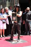 los angeles, 9 de julho - slash na cerimônia da calçada da fama de hollywood para slash no hard rock cafe em hollywood and highland em 9 de julho de 2012 em los angeles, ca foto