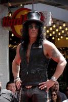 los angeles, 9 de julho - slash na cerimônia da calçada da fama de hollywood para slash no hard rock cafe em hollywood and highland em 9 de julho de 2012 em los angeles, ca foto