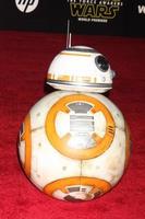 los angeles, 14 de dezembro - bb-8 na guerra nas estrelas - a força desperta estreia mundial em hollywood e highland em 14 de dezembro de 2015 em los angeles, ca foto