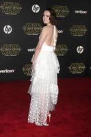 los angeles, 14 de dezembro - daisy ridley em star wars - a força desperta estreia mundial em hollywood e highland em 14 de dezembro de 2015 em los angeles, ca foto