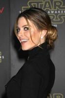 los angeles, 14 de dezembro - maria menounos em star wars - a força desperta estreia mundial em hollywood e highland em 14 de dezembro de 2015 em los angeles, ca foto