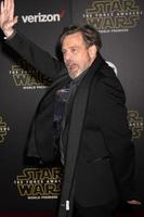 los angeles, 14 de dezembro - mark hamill em star wars - a força desperta estreia mundial em hollywood e highland em 14 de dezembro de 2015 em los angeles, ca foto