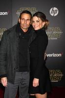 los angeles, 14 de dezembro - maria menounos em star wars - a força desperta estreia mundial em hollywood e highland em 14 de dezembro de 2015 em los angeles, ca foto