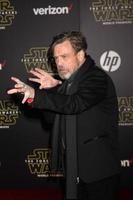 los angeles, 14 de dezembro - mark hamill em star wars - a força desperta estreia mundial em hollywood e highland em 14 de dezembro de 2015 em los angeles, ca foto