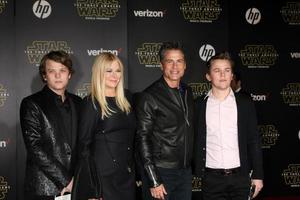 los angeles, 14 de dezembro - rob lowe at the star wars - the force wakes estreia mundial em hollywood and highland em 14 de dezembro de 2015 em los angeles, ca foto