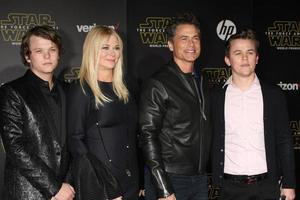 los angeles, 14 de dezembro - rob lowe at the star wars - the force wakes estreia mundial em hollywood and highland em 14 de dezembro de 2015 em los angeles, ca foto