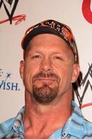 los angeles, 15 de agosto - steve austin no superstars for hope homenageando make-a-wish no hotel beverly hills em 15 de agosto de 2013 em beverly hills, ca foto