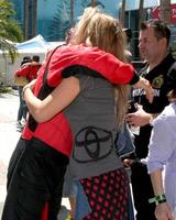 los angeles, 18 de fevereiro - kate del castillo, raul mendez no toyota grand prix pro celeb race no toyota grand prix racecourse em 18 de abril de 2015 em long beach, ca foto