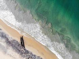 barco na praia foto