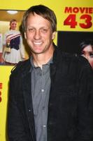 los angeles, 23 de janeiro - tony hawk chega ao filme 43 los angeles estréia no teatro chinês em 23 de janeiro de 2013 em los angeles, ca foto