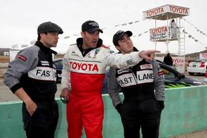 los angeles, 19 de março - stephen moyer, brian austin green, kevin jonas na sessão de treinamento de corrida de celebridades toyota pro em willow springs speedway em 19 de março de 2011 em rosamond, ca foto