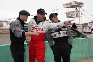 los angeles, 19 de março - stephen moyer, brian austin green, kevin jonas na sessão de treinamento de corrida de celebridades toyota pro em willow springs speedway em 19 de março de 2011 em rosamond, ca foto