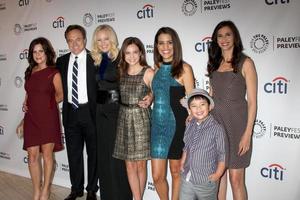 los angeles, 10 de setembro - marcia gay harden, bradley whitford, malin akerman, bailee madison, natalie morales, albert tsai, michaela watkins no paleyfest previews - fall tv abc no paley center for media em 10 de setembro de 2013 em beverly hills, ca foto