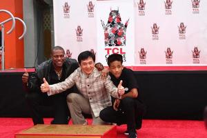 los angeles, 6 de junho - chris tucker, jackie chan, jaden smith na cerimônia de mão e pegada para jackie chan no teatro chinês tcl em 6 de junho de 2013 em los angeles, ca foto