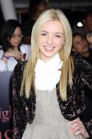 los angeles, 14 de novembro - peyton list chega ao crepúsculo - amanhecer parte 1 estreia mundial no nokia theatre no la live em 14 de novembro de 2011 em los angeles, ca foto