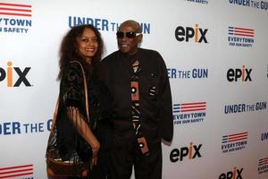 los angeles, 3 de maio - lou gossett jr na estréia do under the gun no teatro samuel goldwyn em 3 de maio de 2016 em beverly hills, ca foto