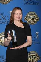 los angeles, fev 14 - geena davis, apresentado a ridley scott que estava em vídeo no 2016 american society of cinematographers awards no século plaza hotel em 14 de fevereiro de 2016 na cidade do século, ca foto