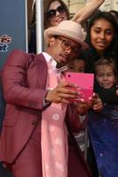 los angeles, 3 de março - nick cannon, fãs no america s got talentos jurados photocall no auditório cívico de pasadena em 3 de março de 2016 em pasadena, ca foto