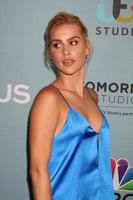 los angeles, 16 de junho - claire holt na estreia da segunda temporada de aquarius chegando ao paley center para mídia em 16 de junho de 2016 em beverly hills, ca foto