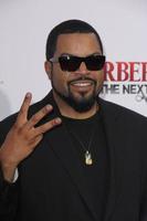 los angeles, 6 de abril - ice cube at the barbershop, the next cut estréia no tcl chinese theatre em 6 de abril de 2016 em los angeles, ca foto