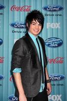 Adam Lambert chegando na festa do American idol Top 13 em Los Angeles, CA em 5 de março de 2009 foto