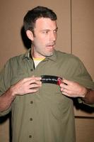 ben affleck chegando ao ante up for africa poker tournament no 2008 world series of poker, no rio all-suite hotel and casino em las vegas, nv 2 de julho de 2008 2008 kathy hutchins hutchins photo foto