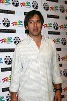 ray romano chegando ao ante up for africa poker tournament no 2008 world series of poker, no rio all-suite hotel and casino em las vegas, nv 2 de julho de 2008 2008 kathy hutchins hutchins photo foto