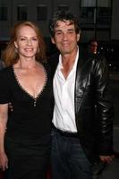 marg helgenberger e alan rosenberg chegando na estréia de appaloosa em beverly hills, ca em 17 de setembro de 2008 2008 kathy hutchins hutchins photo foto