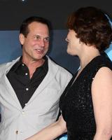 bill paxton e sigourney weaver chegando na estréia de los angeles teatro chinês avatar grauman los angeles, ca 16 de dezembro de 2009 ©2009 kathy hutchins hutchins photo foto