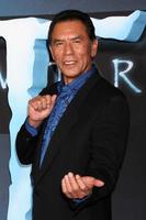 wes studi chegando na estréia de los angeles do teatro chinês avatar grauman los angeles, ca 16 de dezembro de 2009 ©2009 kathy hutchins hutchins photo foto