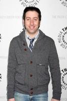 simon helberg chegando ao evento big bang theory paleyfest09 em 16 de abril de 2009 no arclight theatres em los angeles, califórnia ©2009 kathy hutchins foto de hutchins