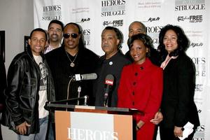 Hill Harper, Danny Blakewell Jr, Stevie Wonder, Rev Al Sharpton, Phill Wilson, Representante da Potter House e Adai Lamar Coletiva de Imprensa do Black AIDS Institute kjlh Ingelwood, CA 7 de fevereiro de 2008 foto