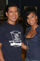 mario lopez e ashanti no clube de meninos e meninas de los angeles, ca em 28 de agosto de 2009 ©2009 kathy hutchins foto de hutchins