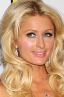 los angeles, 23 de outubro - paris hilton chega ao carrossel of hope ball 2010 no beverly hilton hotel em 23 de outubro de 2010 em beverly hills, ca foto