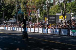 guadalajara, méxico - 25 de outubro de 2022 showrun aaron colton, didier goirand e ivan ramirez andando de motocicleta foto