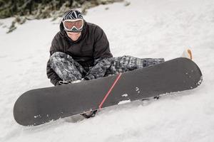 snowboarder na neve foto