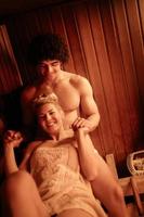 casal curtindo na sauna foto