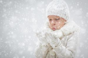 garotinha de inverno foto