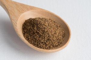 garam masala em uma colher foto