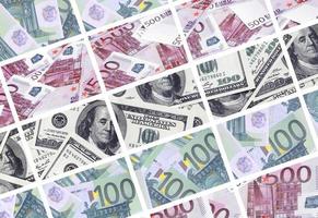 uma colagem de muitas imagens de notas de euro em denominações de 100 e 500 euros no monte foto