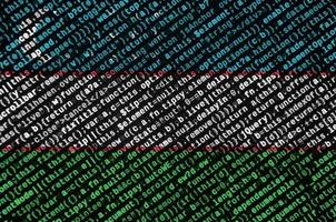 A bandeira do uzbequistão é mostrada na tela com o código do programa. o conceito de tecnologia moderna e desenvolvimento de sites foto