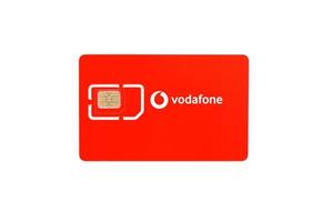 ternopil, ucrânia - 5 de julho de 2022 cartão móvel vodafone power sim da vodafone group plc - empresa multinacional britânica de telecomunicações que opera redes em 22 países foto